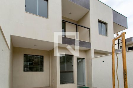 Casa à venda com 86m², 3 quartos e 1 vagaGaragem e Fachada