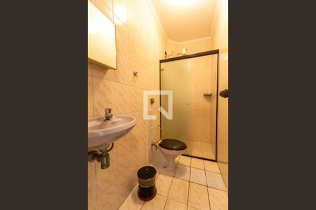 Casa à venda com 250m², 4 quartos e 4 vagas Casa à venda com 250m², 4 quartos e 4 vagasBanheiro de Serviço