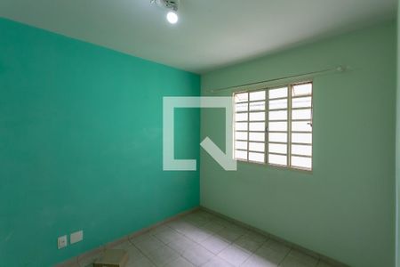 Quarto 2 de casa à venda com 3 quartos, 74m² em Fernão Dias, Belo Horizonte