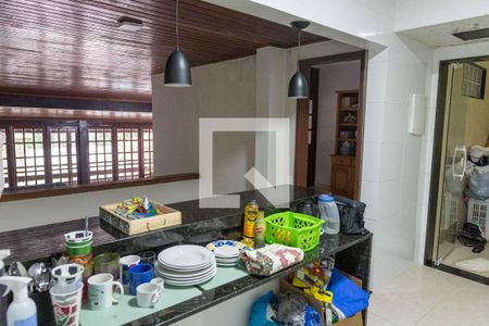 Casa à venda com 325m², 4 quartos e 4 vagas Casa à venda com 325m², 4 quartos e 4 vagasCozinha