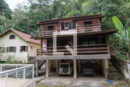 Casa à venda com 325m², 4 quartos e 4 vagas Casa à venda com 325m², 4 quartos e 4 vagasFachada