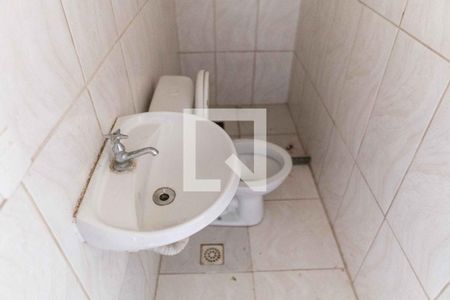 Casa à venda com 325m², 4 quartos e 4 vagas Casa à venda com 325m², 4 quartos e 4 vagasBanheiro de Serviço