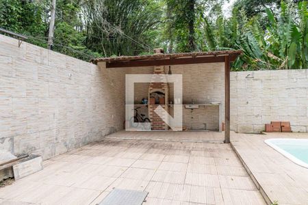 Casa à venda com 325m², 4 quartos e 4 vagas Casa à venda com 325m², 4 quartos e 4 vagasÁrea comum - Churrasqueira