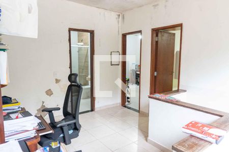 Casa à venda com 325m², 4 quartos e 4 vagas Casa à venda com 325m², 4 quartos e 4 vagasEscritório