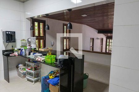 Casa à venda com 325m², 4 quartos e 4 vagas Casa à venda com 325m², 4 quartos e 4 vagasCozinha