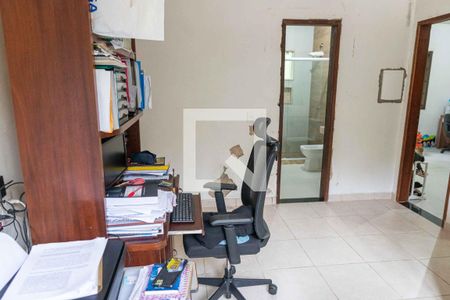 Casa à venda com 325m², 4 quartos e 4 vagas Casa à venda com 325m², 4 quartos e 4 vagasEscritório