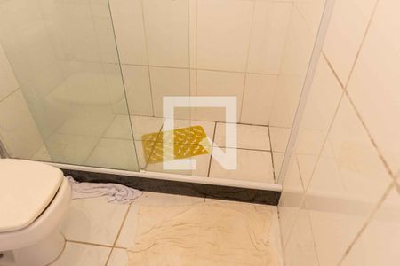 Casa à venda com 325m², 4 quartos e 4 vagas Casa à venda com 325m², 4 quartos e 4 vagasBanheiro da Suíte 2