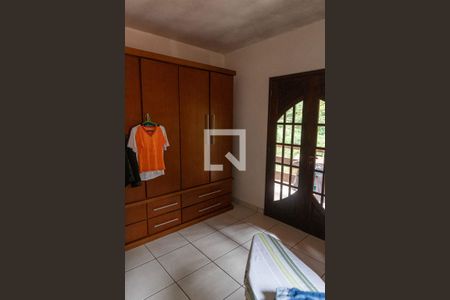Casa à venda com 325m², 4 quartos e 4 vagas Casa à venda com 325m², 4 quartos e 4 vagasCloset da Suíte 2