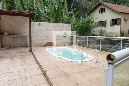 Casa à venda com 325m², 4 quartos e 4 vagas Casa à venda com 325m², 4 quartos e 4 vagasPiscina