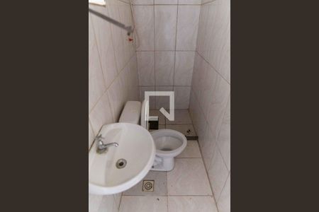 Casa à venda com 325m², 4 quartos e 4 vagas Casa à venda com 325m², 4 quartos e 4 vagasBanheiro de Serviço