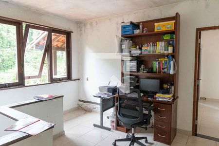 Casa à venda com 325m², 4 quartos e 4 vagas Casa à venda com 325m², 4 quartos e 4 vagasEscritório
