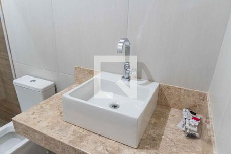Casa à venda com 325m², 4 quartos e 4 vagas Casa à venda com 325m², 4 quartos e 4 vagasBanheiro Social
