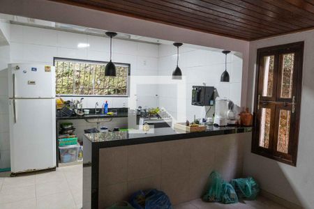 Casa à venda com 325m², 4 quartos e 4 vagas Casa à venda com 325m², 4 quartos e 4 vagasCozinha
