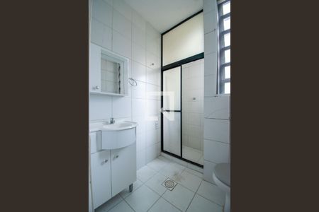 Banheiro de kitnet/studio à venda com 1 quarto, 24m² em Menino Deus, Porto Alegre