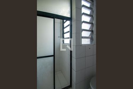 Banheiro de kitnet/studio à venda com 1 quarto, 24m² em Menino Deus, Porto Alegre