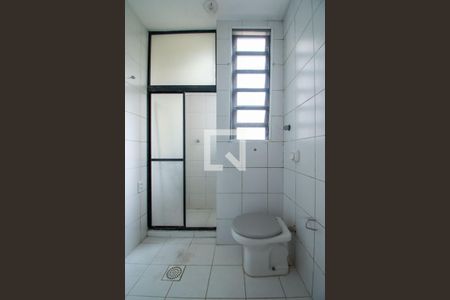 Banheiro de kitnet/studio à venda com 1 quarto, 24m² em Menino Deus, Porto Alegre
