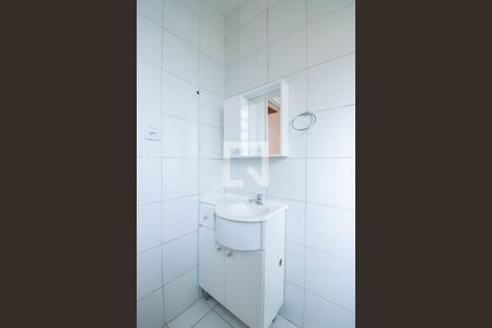 Banheiro de kitnet/studio à venda com 1 quarto, 24m² em Menino Deus, Porto Alegre
