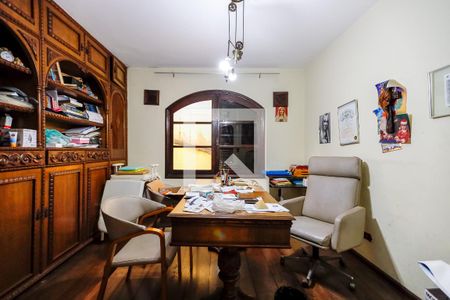 Casa para alugar com 700m², 4 quartos e 6 vagasEscritório