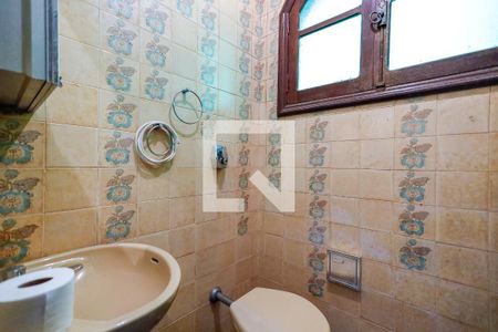 Casa para alugar com 700m², 4 quartos e 6 vagasBanheiro de Serviço