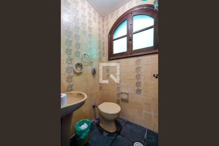 Casa para alugar com 700m², 4 quartos e 6 vagasBanheiro de Serviço