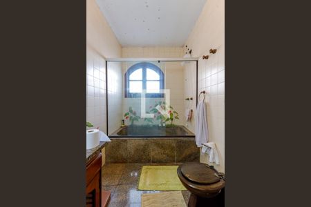 Casa para alugar com 700m², 4 quartos e 6 vagasBanheiro da Suíte 1