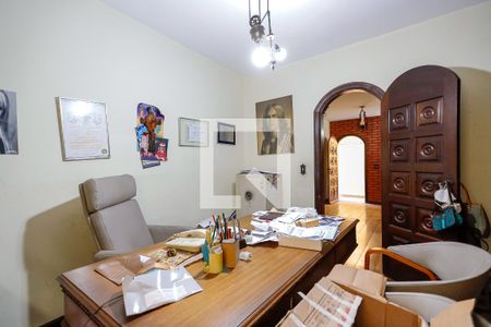 Casa para alugar com 700m², 4 quartos e 6 vagasEscritório