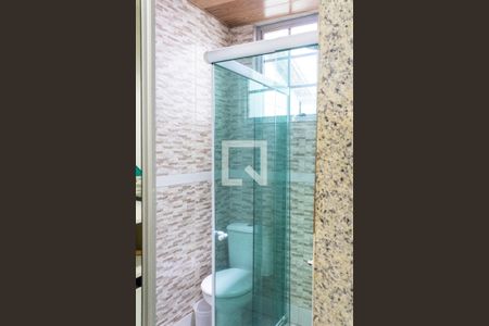 Casa de condomínio para alugar com 120m², 2 quartos e 2 vagasBanheiro do Quarto 1