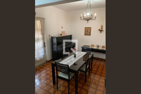 Casa à venda com 3 quartos, 220m² em Vila Monumento, São Paulo