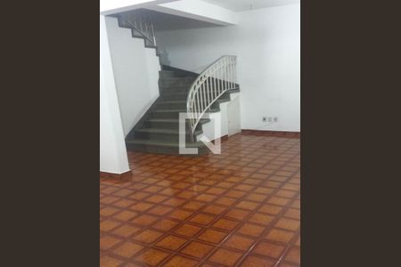 Casa à venda com 3 quartos, 220m² em Vila Monumento, São Paulo