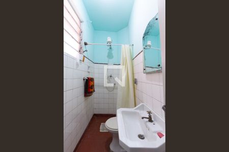 Casa à venda com 235m², 4 quartos e 3 vagasBanheiro 2