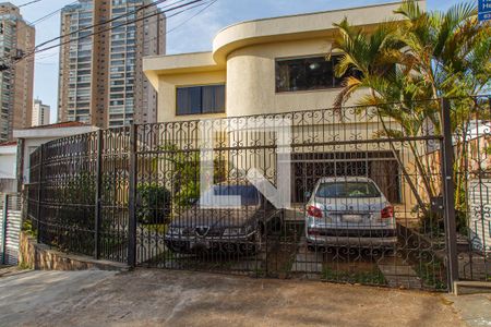 Casa para alugar com 384m², 3 quartos e 6 vagasFachada