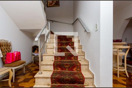 Casa para alugar com 384m², 3 quartos e 2 vagasEscada