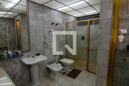 Apartamento à venda com 328m², 4 quartos e 2 vagasBanheiro do Quarto 3