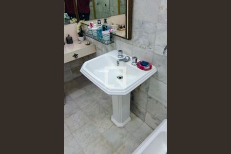 Apartamento à venda com 328m², 4 quartos e 2 vagasBanheiro do Quarto 3