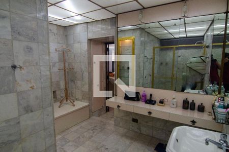 Apartamento à venda com 328m², 4 quartos e 2 vagasBanheiro do Quarto 3
