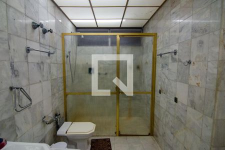 Apartamento à venda com 328m², 4 quartos e 2 vagasBanheiro do Quarto 3