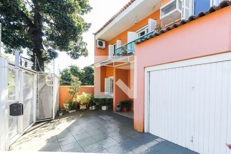Casa à venda com 225m², 4 quartos e 3 vagasFachada