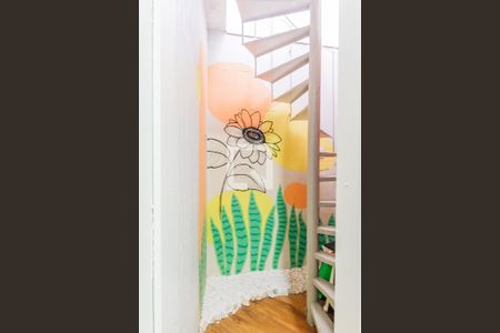 Casa à venda com 225m², 4 quartos e 3 vagasEscada do terraço