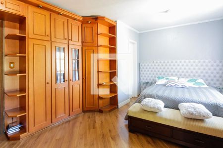 Casa à venda com 225m², 4 quartos e 3 vagasSuíte