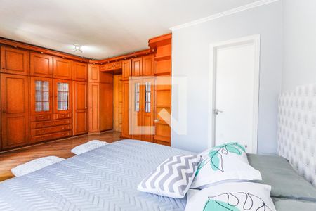 Casa à venda com 225m², 4 quartos e 3 vagasSuíte