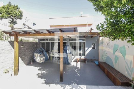 Casa à venda com 225m², 4 quartos e 3 vagasVaranda