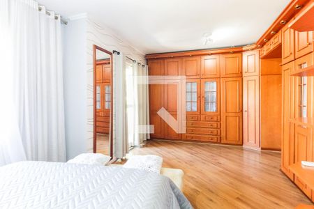 Casa à venda com 225m², 4 quartos e 3 vagasSuíte
