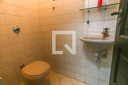 Casa à venda com 140m², 3 quartos e 2 vagas Casa à venda com 140m², 3 quartos e 2 vagasLavabo