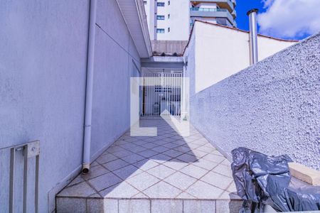 Casa à venda com 288m², 2 quartos e 5 vagas Casa à venda com 288m², 2 quartos e 5 vagasCasa dos fundos - Entrada