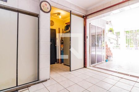 Casa à venda com 288m², 2 quartos e 5 vagas Casa à venda com 288m², 2 quartos e 5 vagasGaragem