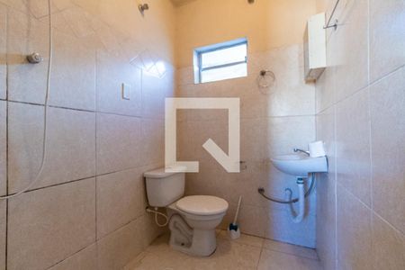 Banheiro de casa para alugar com 1 quarto, 30m² em Vila Buenos Aires, São Paulo