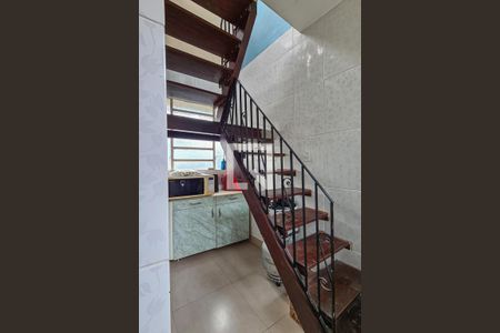 Apartamento à venda com 54m², 2 quartos e sem vaga Apartamento à venda com 54m², 2 quartos e sem vagaEscada acesso terraço