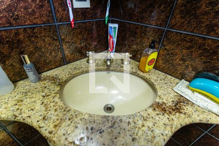 Apartamento à venda com 258m², 4 quartos e 2 vagas Apartamento à venda com 258m², 4 quartos e 2 vagasPia do Banheiro da Suíte