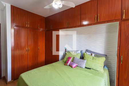 Apartamento à venda com 258m², 4 quartos e 2 vagas Apartamento à venda com 258m², 4 quartos e 2 vagasSuíte