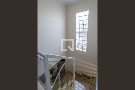Escada de casa à venda com 3 quartos, 150m² em Jardim Aliança, Guarulhos